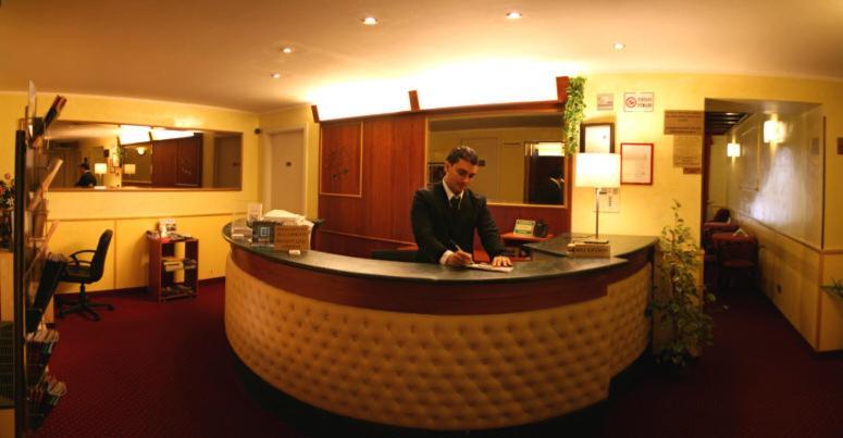 Rovello Hotel Milaan Buitenkant foto